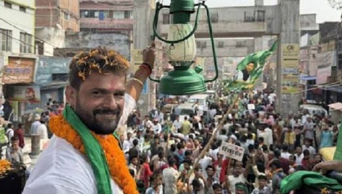 खेसारी लाल यादव के बंगले पर अवैध निर्माण का नोटिस