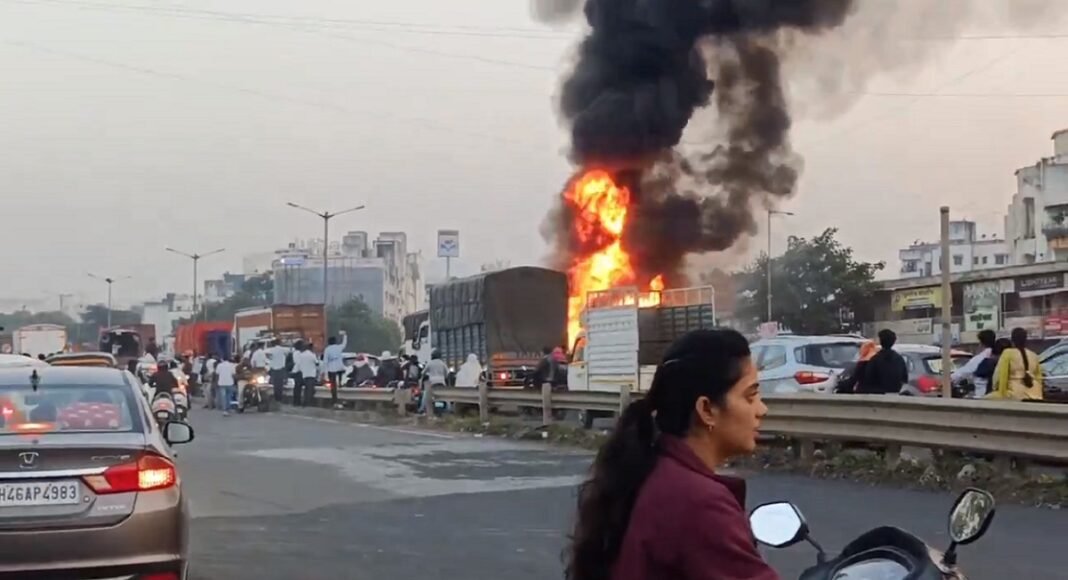 ट्रक ने कई वाहनों को रौंदा, 8 की मौत