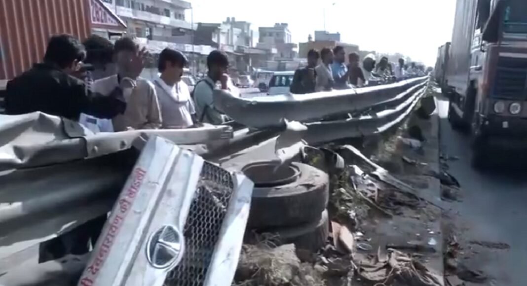 राजस्थान में ट्रॉली की टक्कर से सड़क पर तबाही