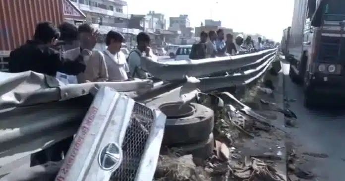 Rajasthan Accident-2 राजस्थान में ट्रॉली की टक्कर से सड़क पर तबाही