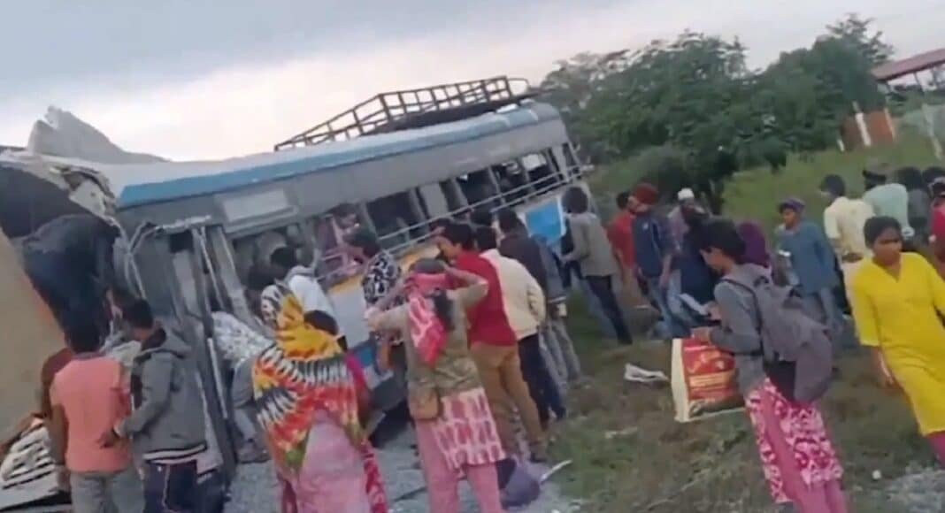 Telangana Accident: बस और ट्रक की भिड़ंत में 19 लोगों की मौत, सीएम ने जताया दुख
