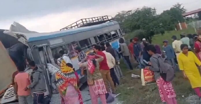 Telangana Accident Telangana Accident: बस और ट्रक की भिड़ंत में 19 लोगों की मौत, सीएम ने जताया दुख