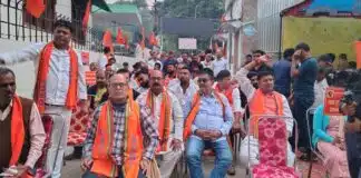 Bhagalpur : भागलपुर में बैंक अधिकारियों का धरना, प्रबंधन के खिलाफ उठाई आवाज, जानें असली वजह भागलपुर में बैंक अधिकारियों का धरना