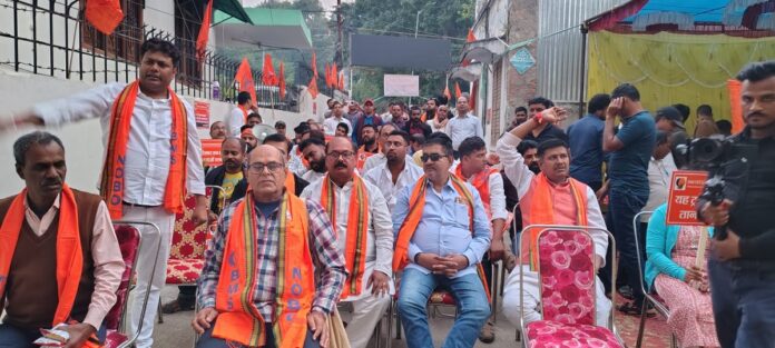 भागलपुर में बैंक अधिकारियों का धरना