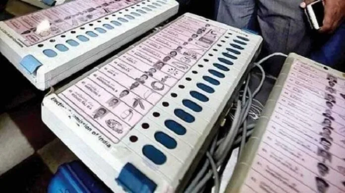 evm machine पहली बार एक ही ईवीएम से 6 पदों का मतदान