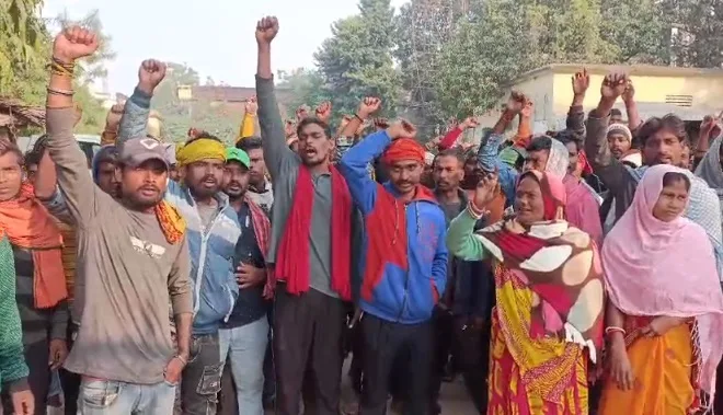 pradarshan हड़ताल से निगम परेशान; भुगतान होते लौटे काम पर