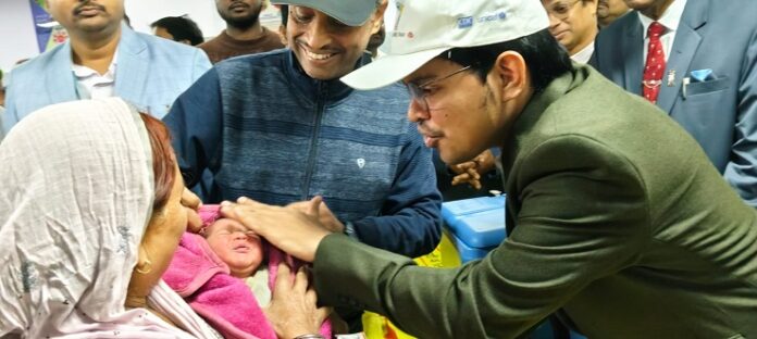 डीडीसी ने बच्चों को पिलाई खुराक