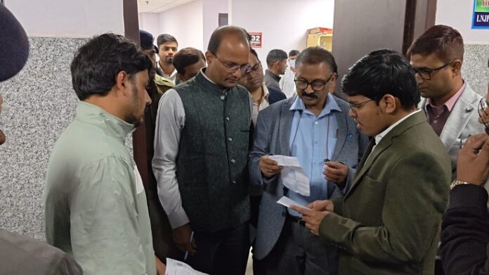 डीडीसी ने जिला अस्पताल का निरीक्षण किया.