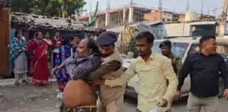 Bihar Bulldozer Action: हाजीपुर में बुलडोजर अभियान के दौरान बवाल, दुकानदार और पदाधिकारी भिड़े, दो लोग हिरासत में हाजीपुर में बुलडोजर अभियान के दौरान बवाल