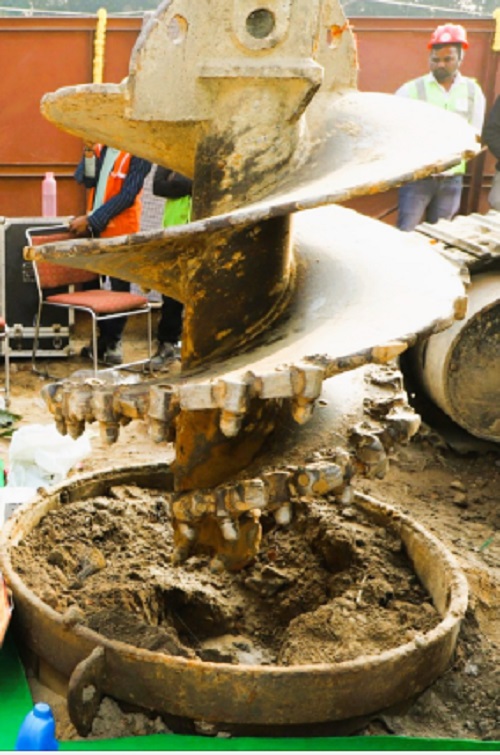 Delhi Metro Golden Line : दक्षिण दिल्ली को मिलेगी नई मेट्रो की सौगात, 'गोल्डन लाइन' का काम शुरू, रूट तय Delhi Metro Golden Line 2