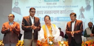 Bihar News: भूमि से जुड़े मामलों में लापरवाही पर सख्ती, डिप्टी सीएम विजय सिन्हा ने अफसरों को दी हिदायत डिप्टी सीएम विजय सिन्हा ने अफसरों को दी हिदायत