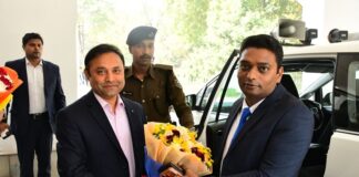 अवनीश कुमार सिंह ने संभाला प्रमंडलीय आयुक्त का पद