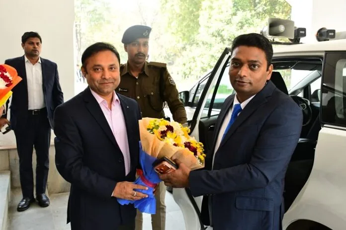 Divisional Commissioner Avnish Kumar अवनीश कुमार सिंह ने संभाला प्रमंडलीय आयुक्त का पद