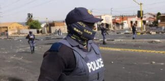 दक्षिण अफ्रीका के जोहान्सबर्ग में गोलियों की बछौरा.