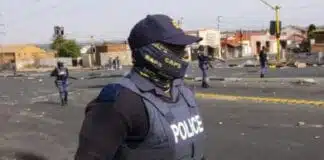 South Africa Shooting : दक्षिण अफ्रीका के जोहान्सबर्ग में राह चलते लोगाें पर गोलियों की बछौरा, 10 की मौत, कई गंभीर दक्षिण अफ्रीका के जोहान्सबर्ग में गोलियों की बछौरा.