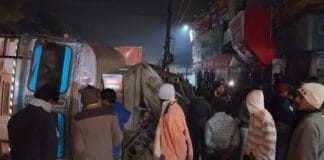 Siwan News : सीवान में सराय मोड़ पर डिवाइडर की खामी बनी हादसे की वजह, ट्रक पलटा; दो लोग घायल सीवान में ट्रक पलटा; दो लोग घायल