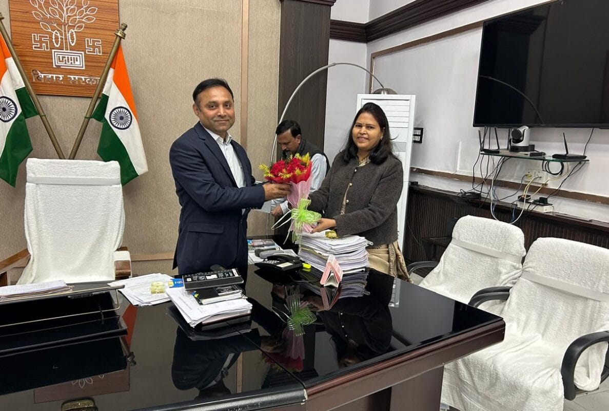 Bihar News : बिहार के इस शहर को मिलेगा हाई-टेक बस स्टैंड, सौंदर्यीकरण और इंफ्रास्ट्रक्चर पर भी लगी मुहर Bihar News : बिहार के इस शहर को मिलेगा हाई-टेक बस स्टैंड, सौंदर्यीकरण और इंफ्रास्ट्रक्चर पर भी लगी मुहर Bhagalpur DM 13