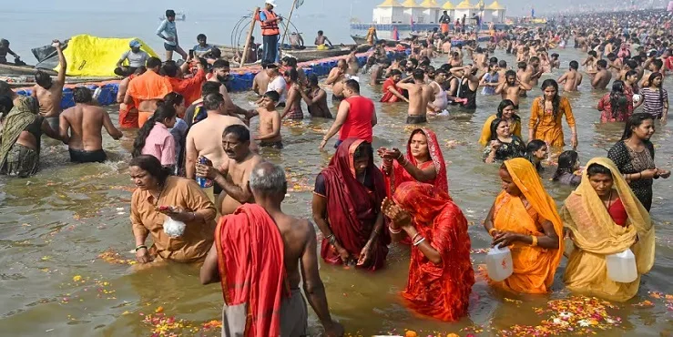 Magh Mela : संगम तट पर माघ मेला, मिनी कुंभ जैसा उत्सव – फोटो और वीडियो में देखें Magh Mela : संगम तट पर माघ मेला, मिनी कुंभ जैसा उत्सव – फोटो और वीडियो में देखें Magh Mela 1
