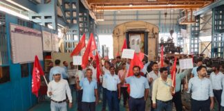 ‘रेल बचाओ – देश बचाओ’ अभियान के तहत ERMU ने कोचिंग डिपो में रैली और प्रदर्शन किया ERMU