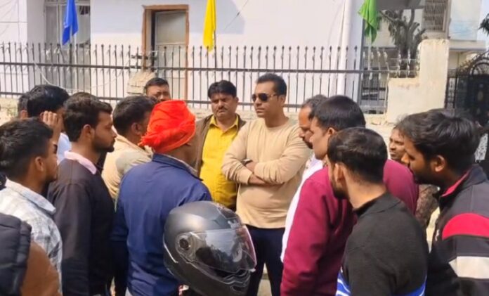 Uproar in Siwan Siwan