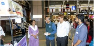 हावड़ा स्टेशन के प्रबंधन और रेलवन सुपर ऐप की विदेशी अतिथि ने की सराहना Foreign guests