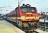 Kosi Super Express : लंबी बोगियों ने बढ़ाई परेशानी, पुनरख स्टेशन पर यात्रियों को चढ़ने-उतरने में दिक्कत Kosi