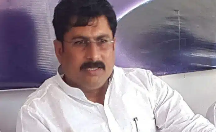 राजू तिवारी.