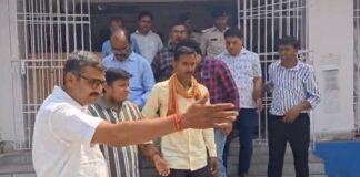 निगरानी शिकंजे में आए भागलपुर के 2 कर्मचारी निलंबित, 15 दिन में चार्जशीट का निर्देश भागलपुर में विजिलेंस की कार्रवाई