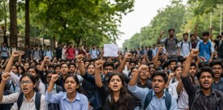 शिक्षक भर्ती पर तेजस्वी का हमला, बोले- नौकरी रोको मत, युवाओं का भविष्य मत कुचलो शिक्षक भर्ती पर तेजस्वी का हमला