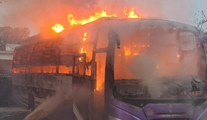 बस में लगी