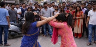 Jharkhand News : एक पति की 2 पत्नियां आमने-सामने, सड़क पर हुई हिंसक भिड़ंत सड़क पर हुई भिड़ंत