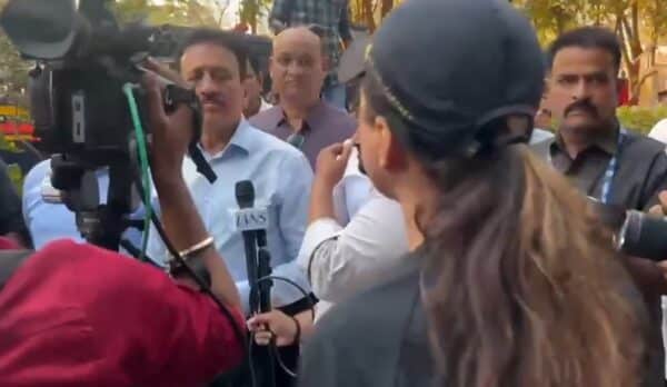 मुंबई में मंत्री पर भड़की महिला, वर्ली जाम के बीच बहस का वीडियो वायरल मंत्री