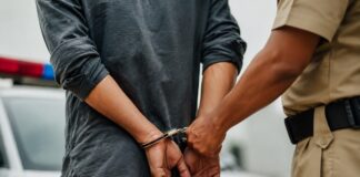 बिहार में 12 साल से पुलिस को चकमा दे रहा नक्सली गिरफ्तार, STF की कार्रवाई में मिली सफलता 12 साल से पुलिस को चकमा दे रहा नक्सली गिरफ्तार