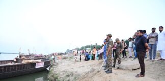 विक्रमशिला सेतु पर असर के बाद जलमार्ग बना सहारा, गंगा घाटों पर बढ़ायी गयी सुरक्षा व्यवस्था Bhagalpur