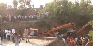 Bridge Collapses: एक झटके में ढह गया पुल, नीचे दबे मजदूर; जम्मू हादसे ने मचाई अफरा-तफरी Bridge