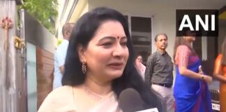 Video : विजय के शपथ से पहले परिवार में खुशी का माहौल, मां ने बताया मदर्स डे का खास तोहफा विजय