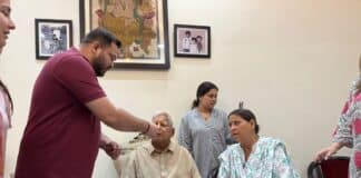 लालू यादव के जन्मदिन पर राबड़ी आवास में जश्न, परिवार ने काटा केक; भावुक हुए बेटे-बेटी लालू यादव