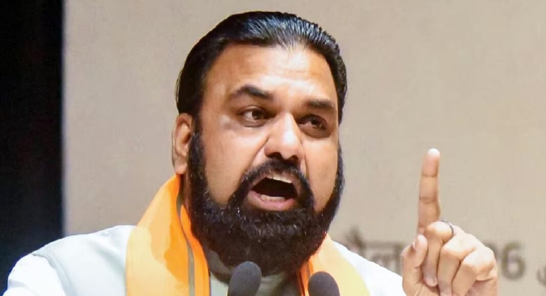 पूर्णिया एयरपोर्ट के स्थायी सिविल एन्क्लेव परियोजना की जानकारी देते सम्राट चौधरी