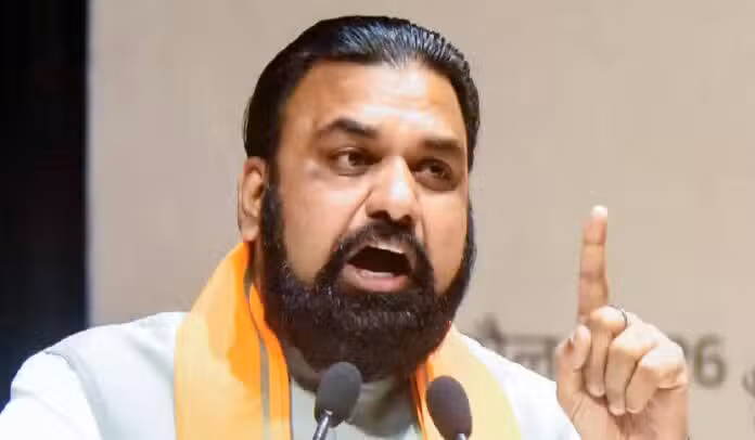 भरत तिवारी मामले पर सीएम बयान