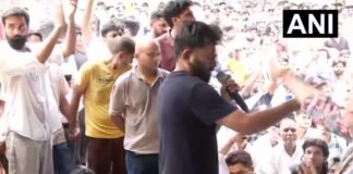 दिल्ली में CJP कार्यक्रम के दौरान अभिजीत दीपके पर स्याही फेंकी, Video आया सामने जंतर-मंतर पर CJP का प्रदर्शन