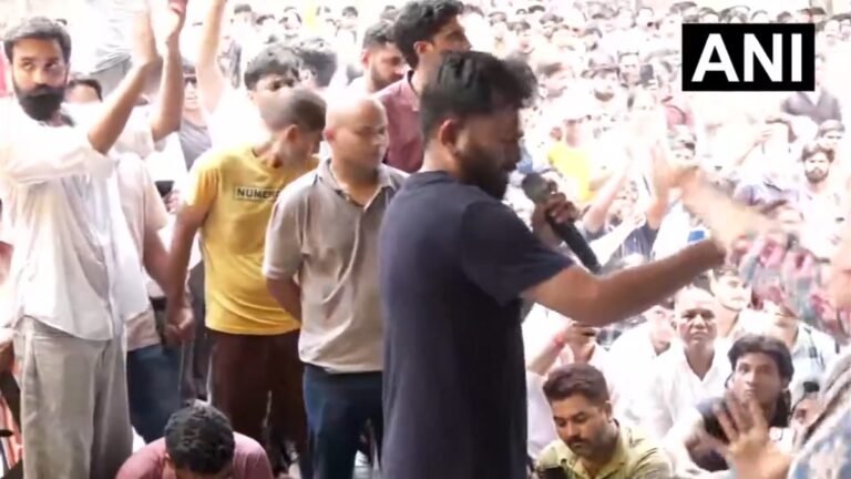 दिल्ली में CJP कार्यक्रम के दौरान अभिजीत दीपके पर स्याही फेंकी, Video आया सामने