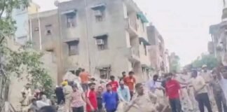रोहिणी में निर्माणाधीन इमारत ढही