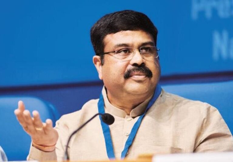 छात्र आंदोलन के बीच केंद्रीय शिक्षा मंत्री का इस्तीफा; धर्मेंद्र प्रधान ने छोड़ा पद, जानिए क्या बोले