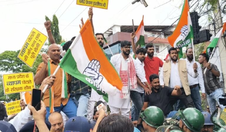 Jharkhand Congress Protest: प्रदर्शन खत्म होते ही खुली सड़कें, बैरिकेड हटे तो सामान्य हुआ ट्रैफिक