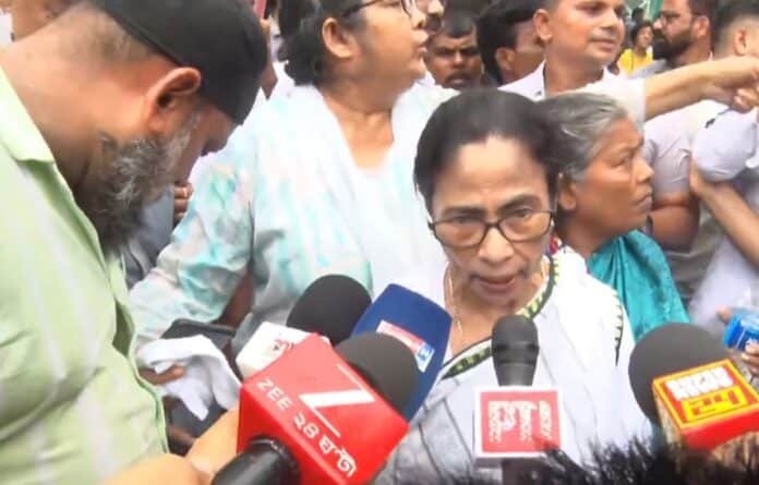 बारुईपुर मामले पर ममता बनर्जी का विरोध प्रदर्शन