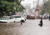 मुंबई में भारी बारिश से जलभराव