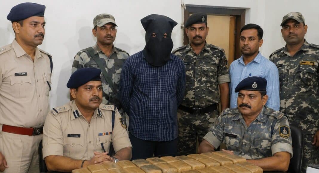 मुजफ्फरपुर में चरस के साथ तस्कर गिरफ्तार