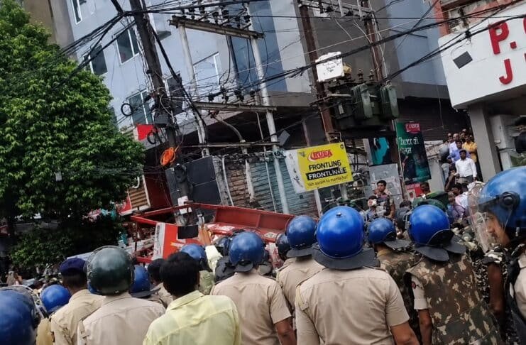 पटना के डाकबंगला चौराहे पर छात्रों का प्रदर्शन