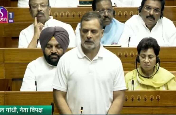लोकसभा में बोलते राहुल गांधी