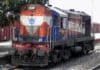Bhagalpur News : भीखनपुर में रेल इंजन पर पथराव, शीशा टूटा, बाल-बाल बचे रेलकर्मी Railway engine